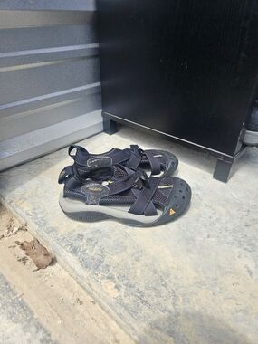 Keen Black and Gray Closed-Toe Outdoor Sandals